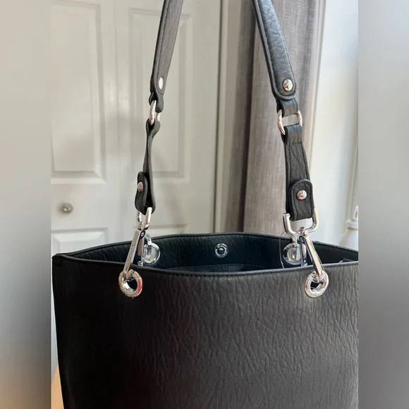 CALVIN KLEIN - purse color black leather with silver hardware. - Picture 5 of 15